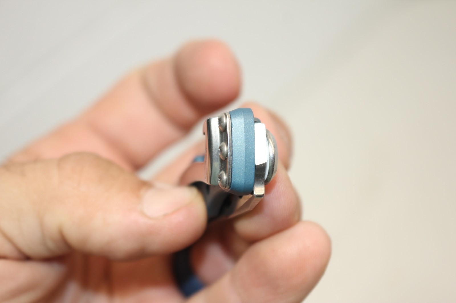 Leatherman Skeletool KBx Pocket Knife EDC Small Half-serrated, Blue, EUC!!!!