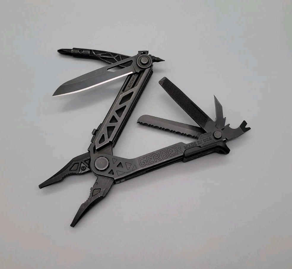 Gerber Center Drive Multi Tool – Black – Pliers, Scissors, Knife, Screwdrivers