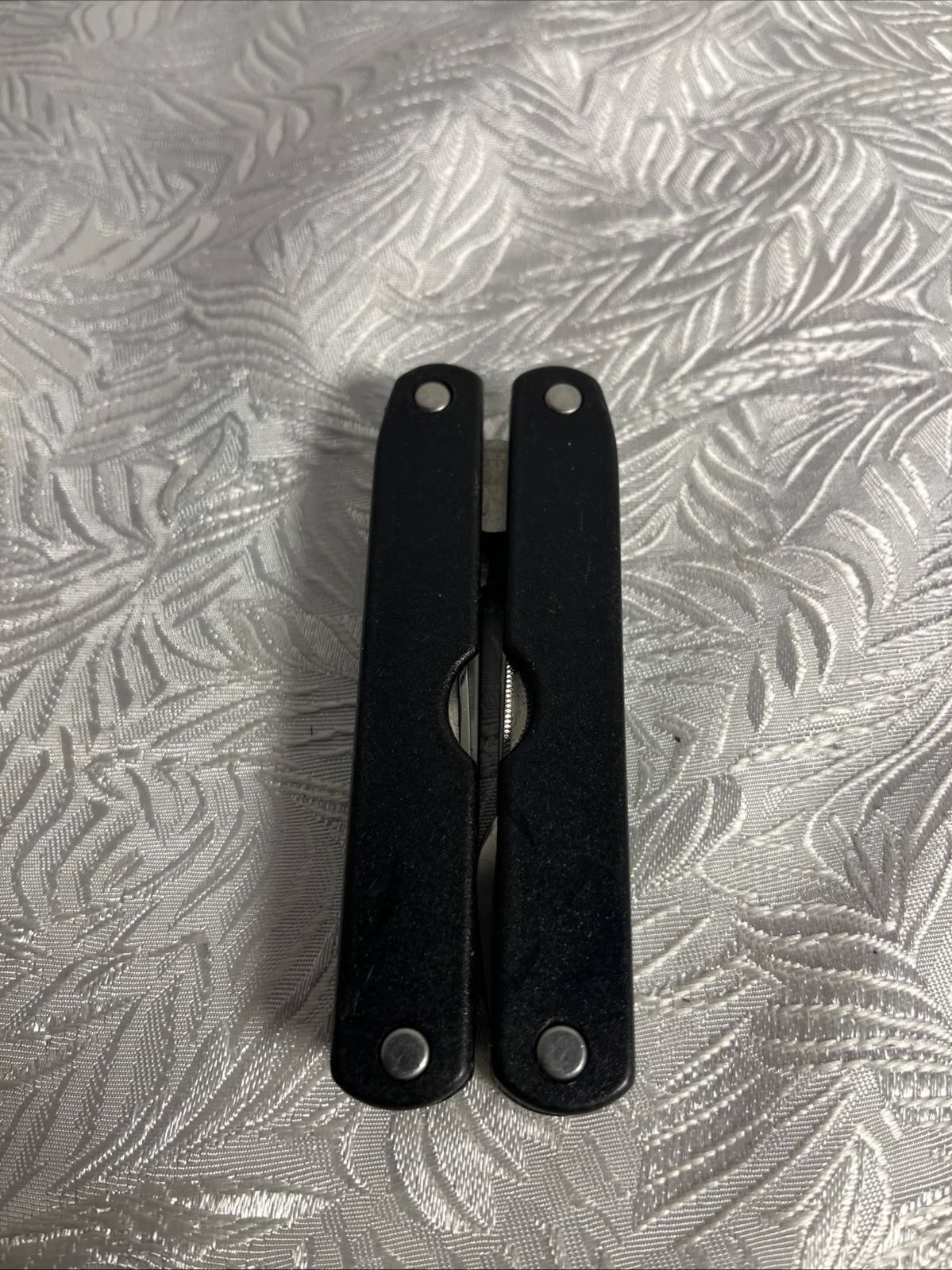 Multi Tool black 8 in 1 Folding Pocket Tool Stainless Steel pliers No case
