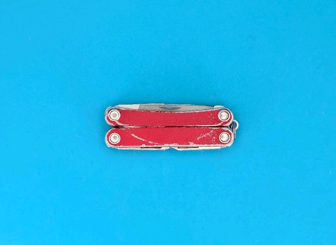 Leatherman SQUIRT PS4 Multi-Tool With Pliers Scissors Knife RED!