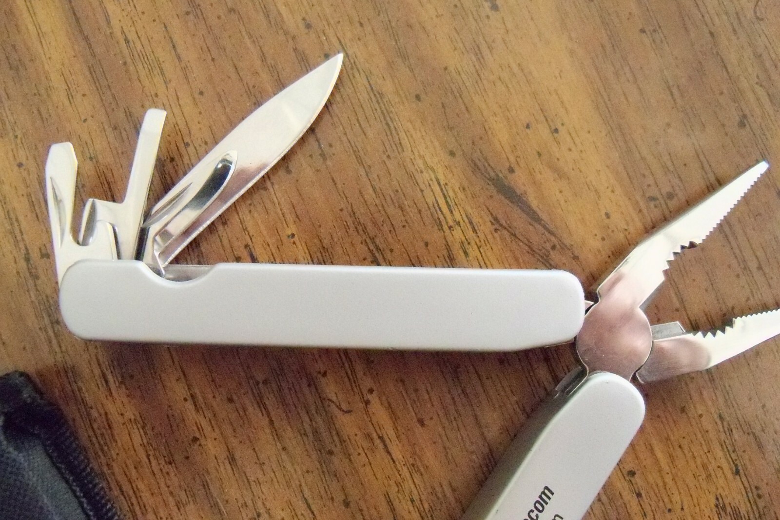 Multi Tool Pliers 9-in-1 Multi-Purpose Pocket Knife for Outdoor Camping Fishing