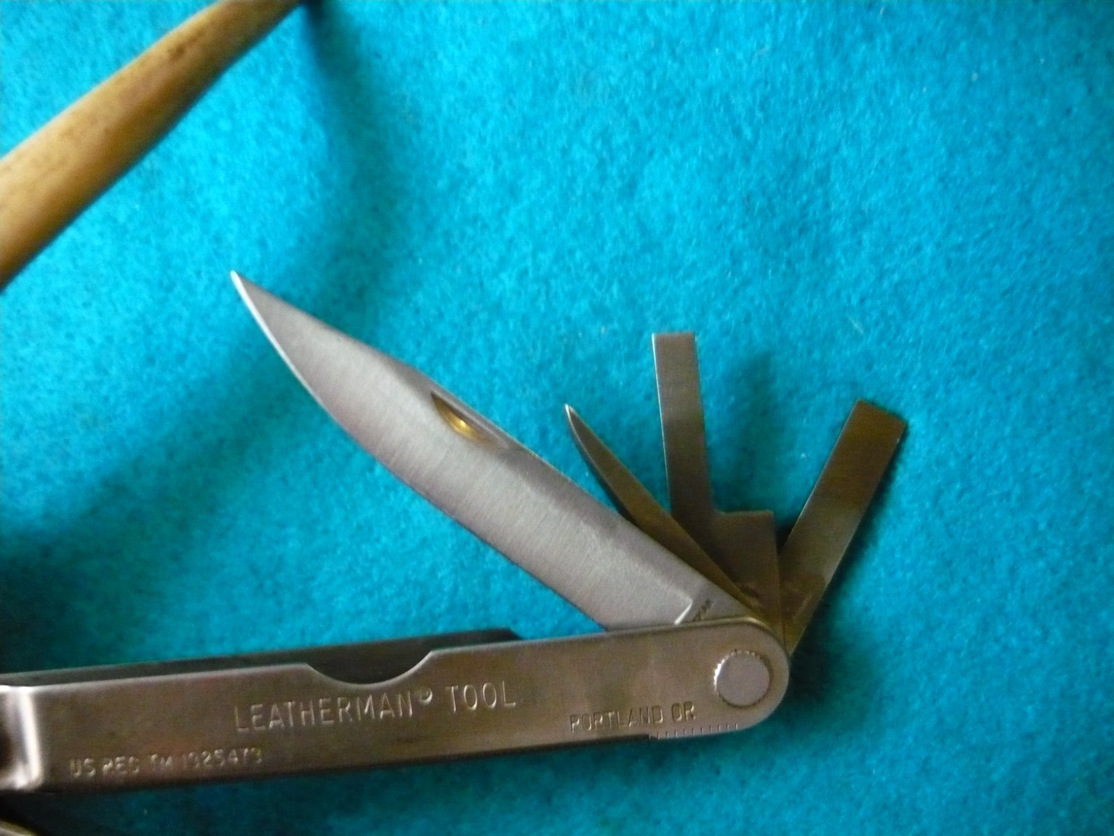 ***Leatherman PST 2nd Gen Stainless Cap Crimper Pocket Survival Tool w/ case***
