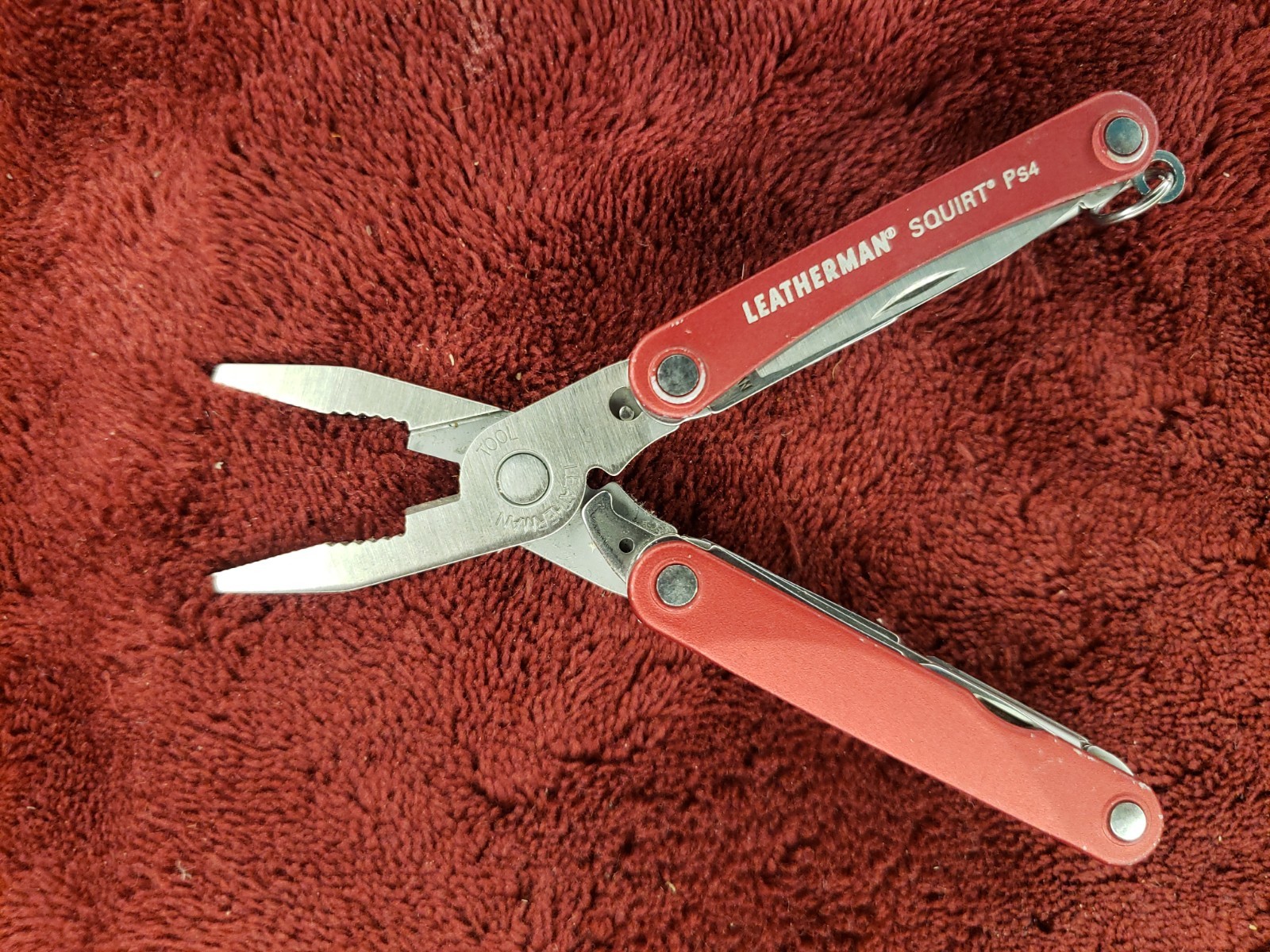 🔴 Leatherman Squirt PS4 Multi-Tool Red