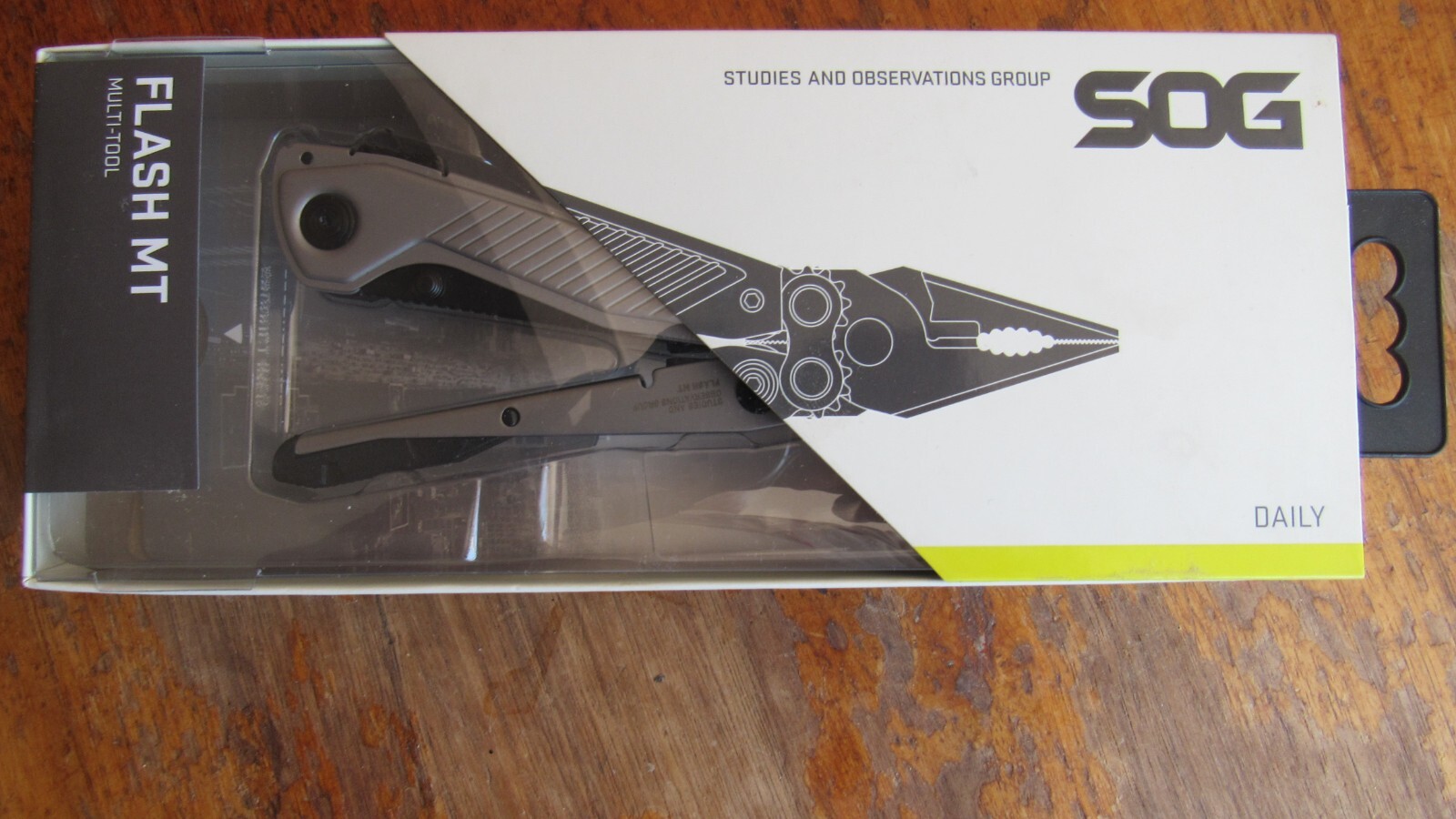 SOG Flash MT 7 tool Multi-Tool CRYO D2 Blade Stainless Steel Handle Black Grey