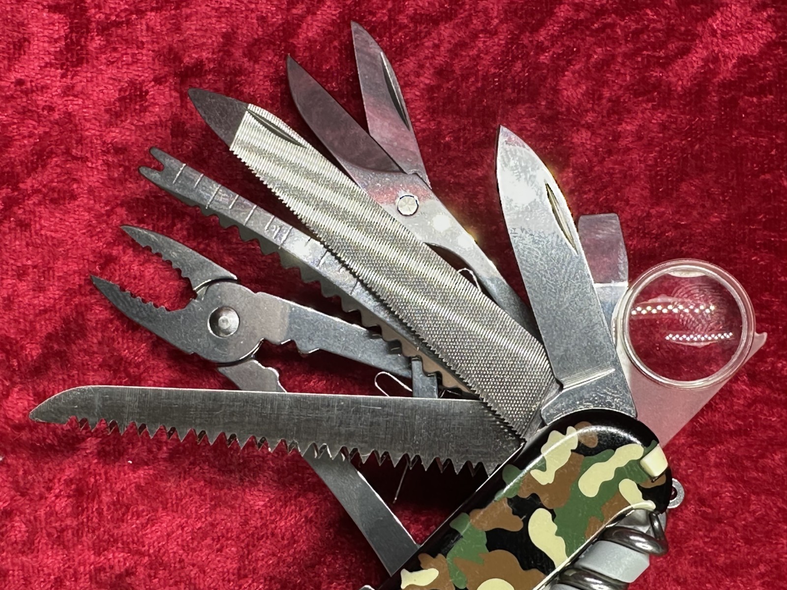 Victorinox SwissChamp Green Camo Swiss Army Knife 91mm 21 Tool 8 Layer (675)