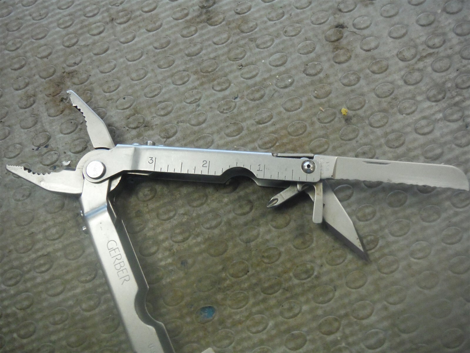 Gerber USA Stainless Steel Multi Tool Good condition light use 4-3/8 long * R211