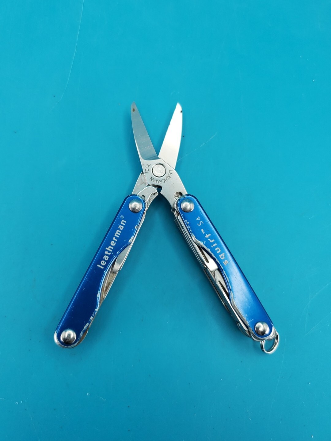 Leatherman “Squirt S4” Stainless Steel Multi Tool – BLUE!