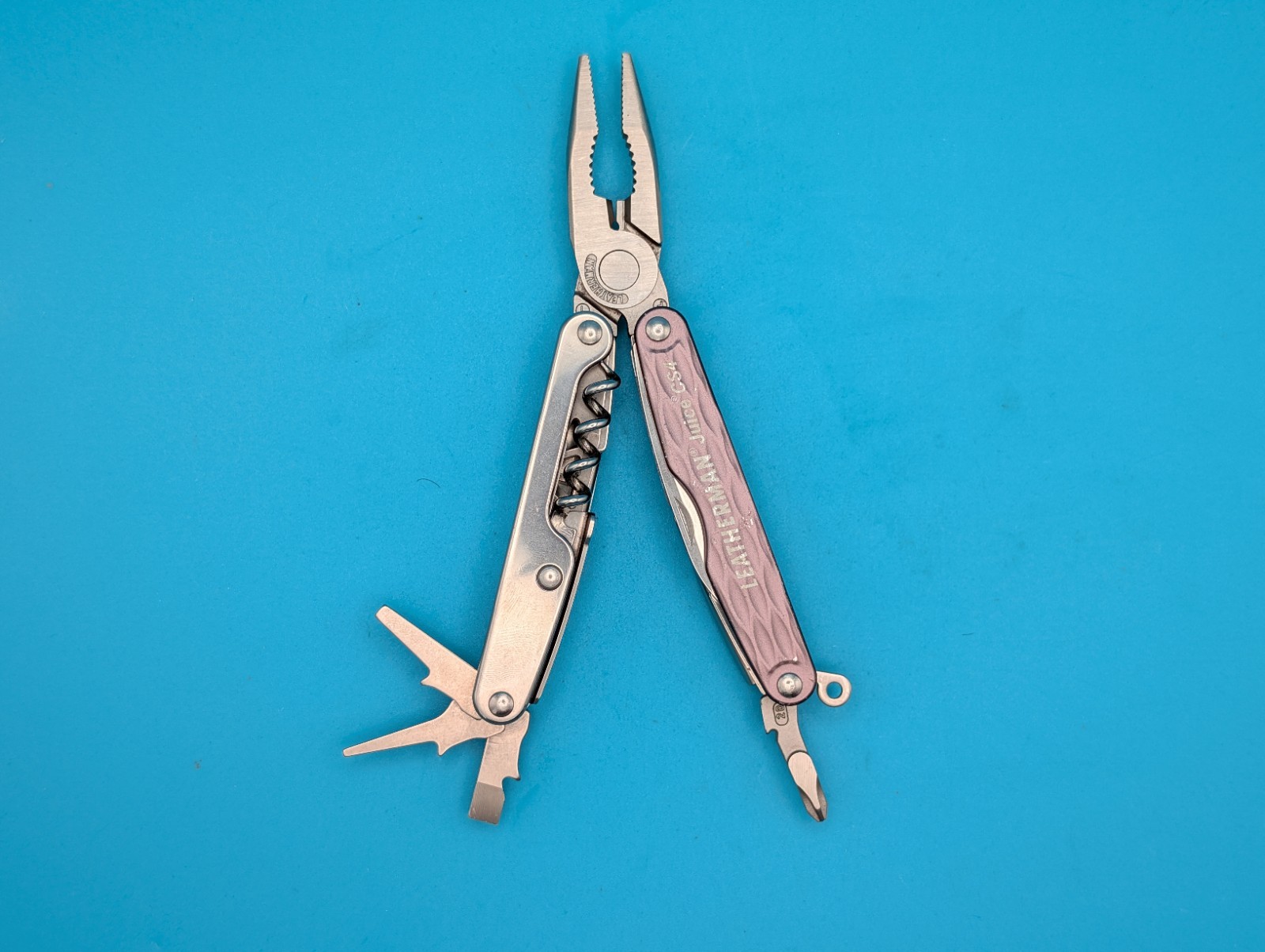 Leatherman Juice CS4 Multi Tool! Retired! Granite Gray!