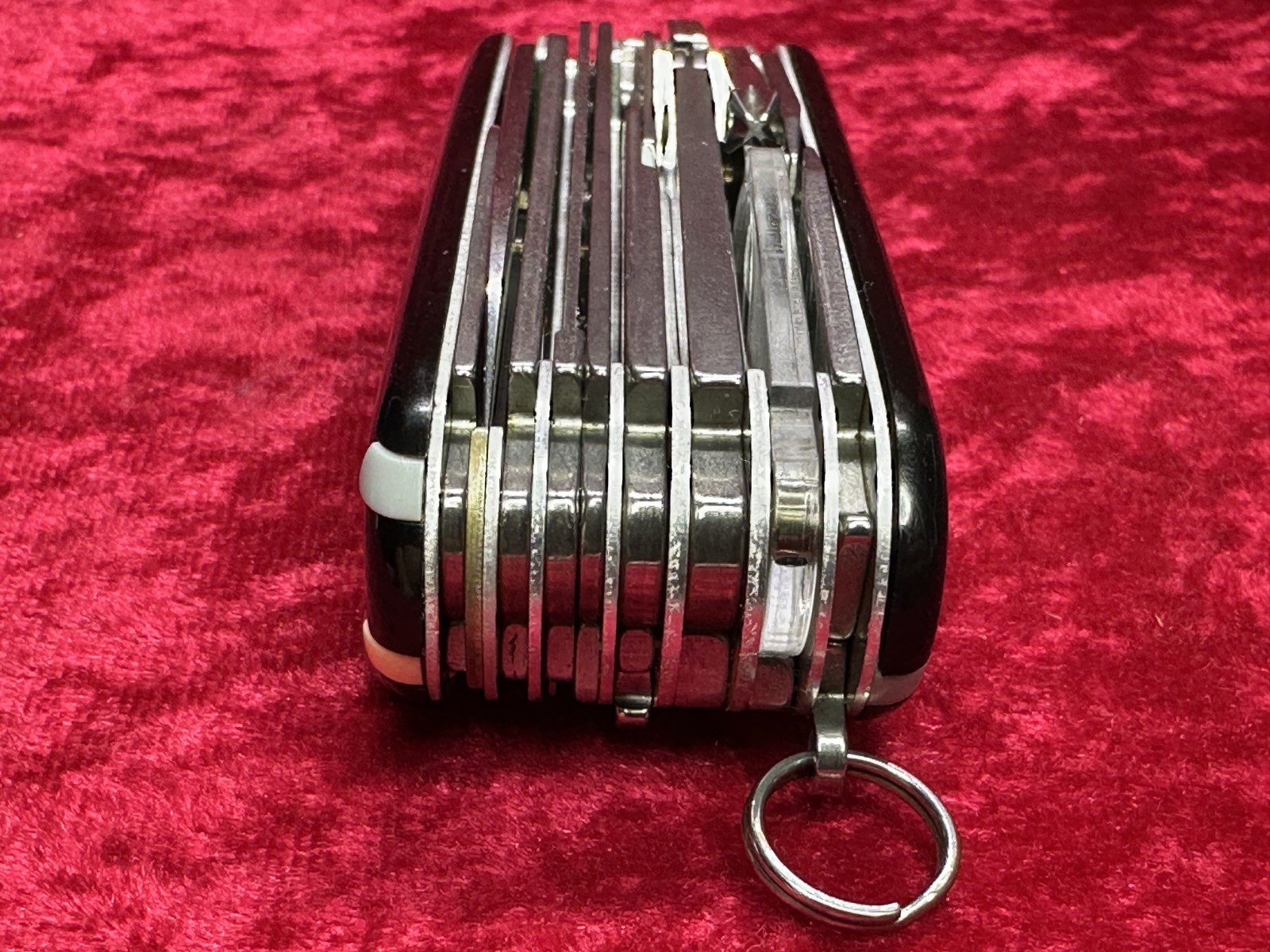 Victorinox SwissChamp Black Swiss Army Knife 91mm 22 Tool 8 Layer (685)