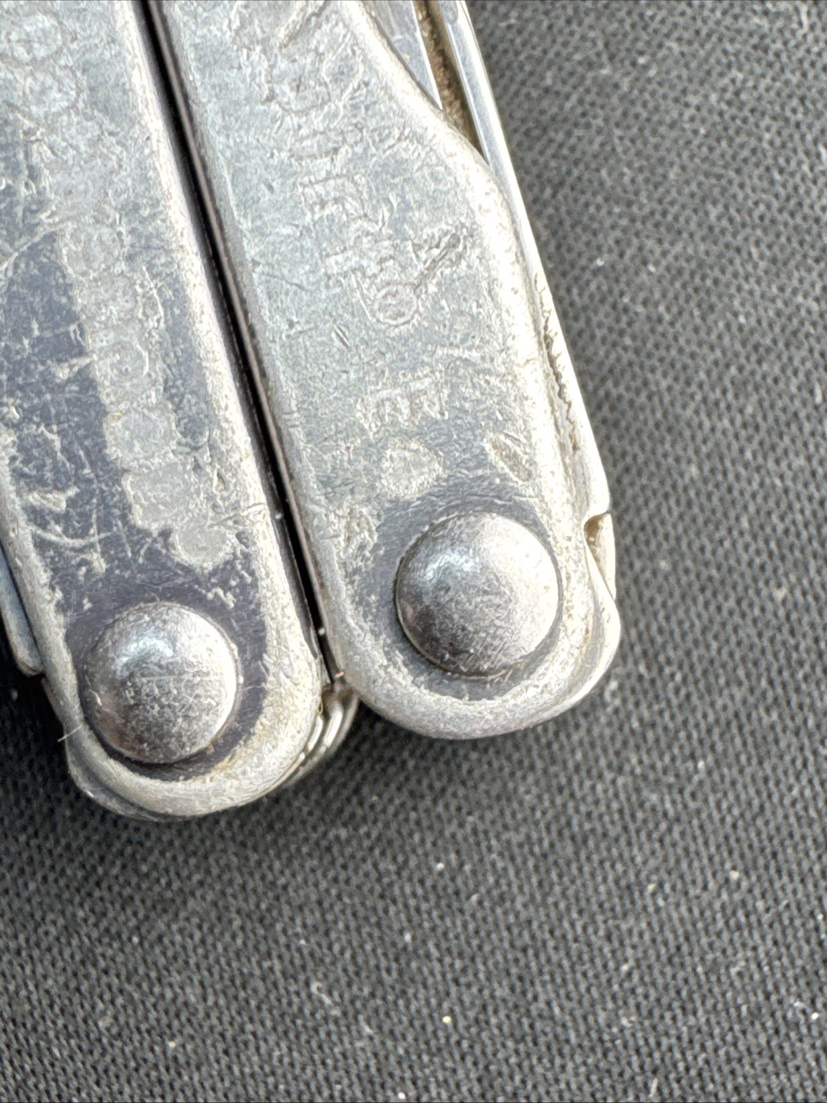 Leatherman Squirt E4 Multi-Tool w/Wire Strippers Gray