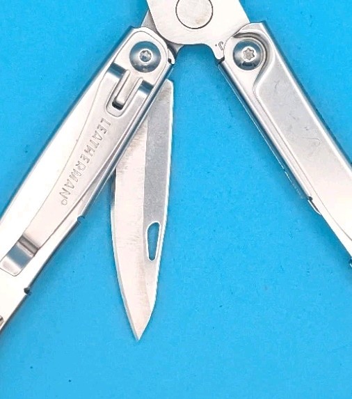 Leatherman Rev 3.8″ Multi-Tool, Stainless! *SOME RUST ON ITEM*