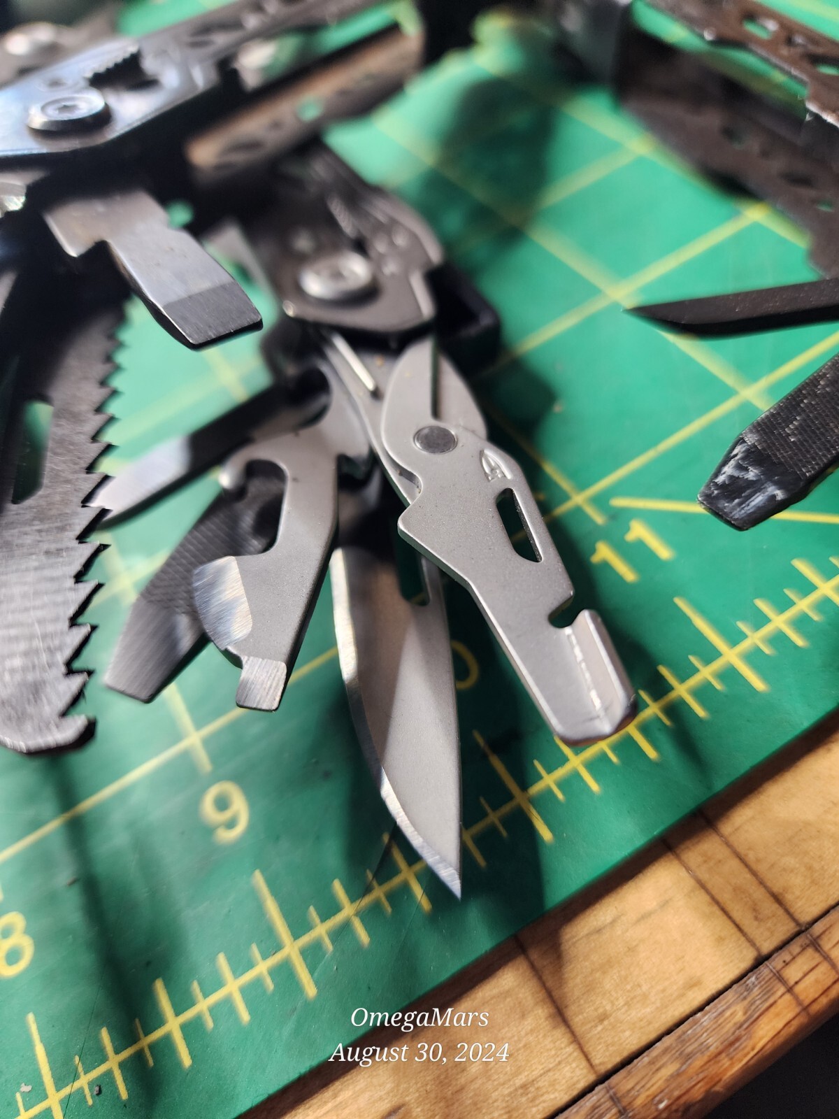 Gerber Truss 17-in-1 Multi Tool Random selection of x1(ONE) per order NO Sheath!