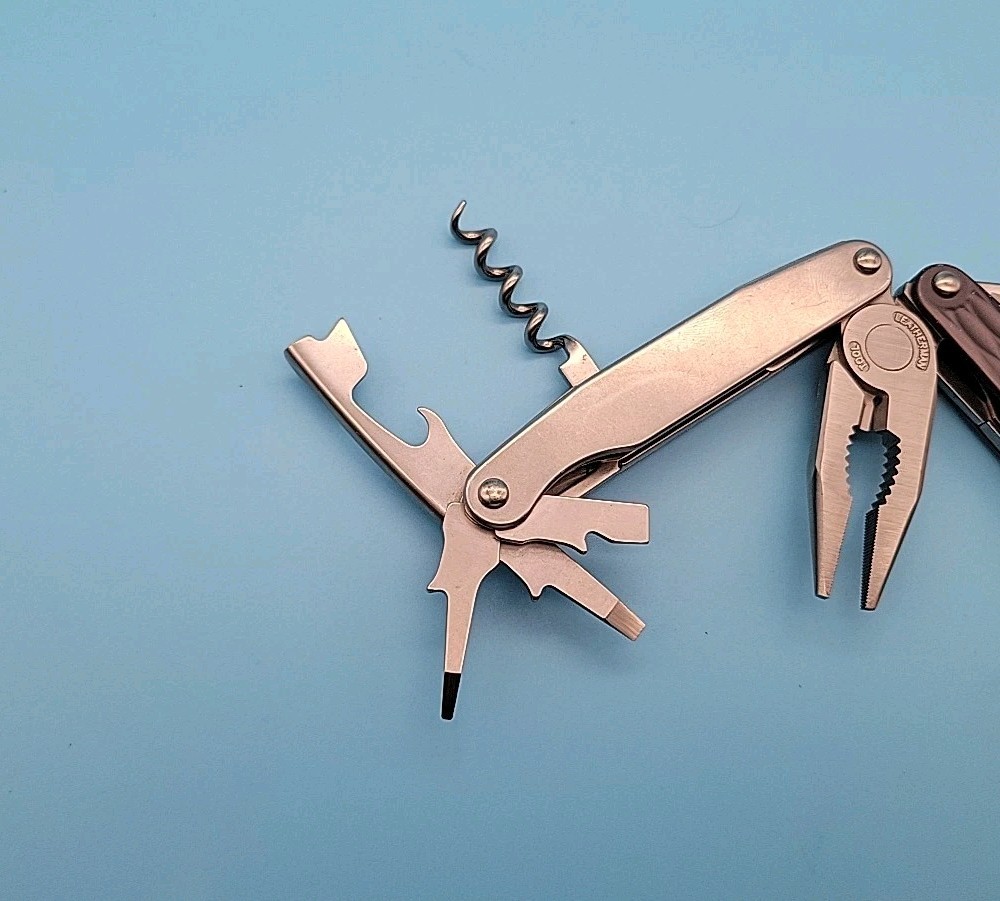 Leatherman JUICE C2 Multi-Tool – Dated 0214 – Textured Gray – Knife *Retired*