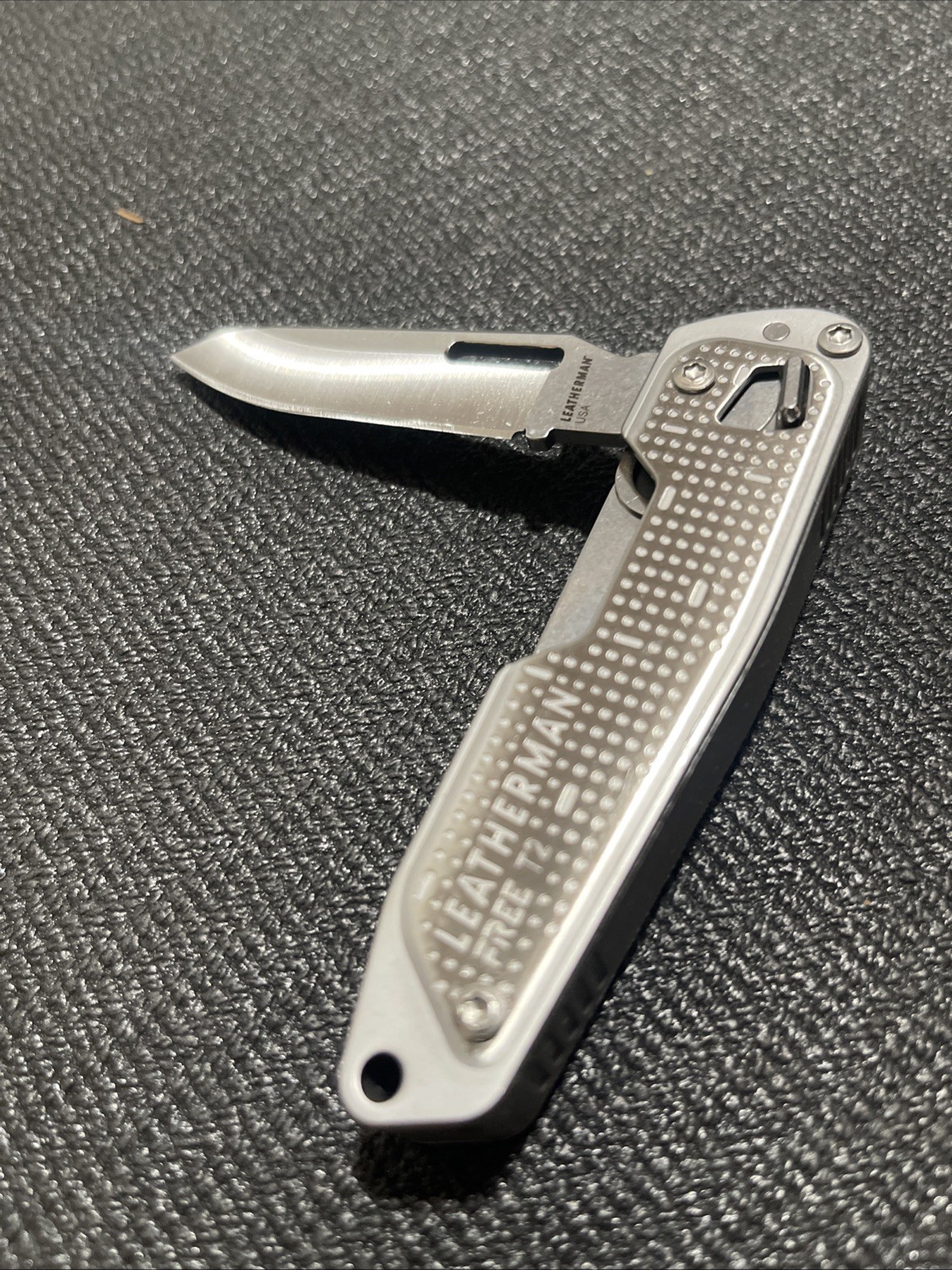 LEATHERMAN FREE T2 MULTI-TOOL EDC POCKET KNIFE Multitool