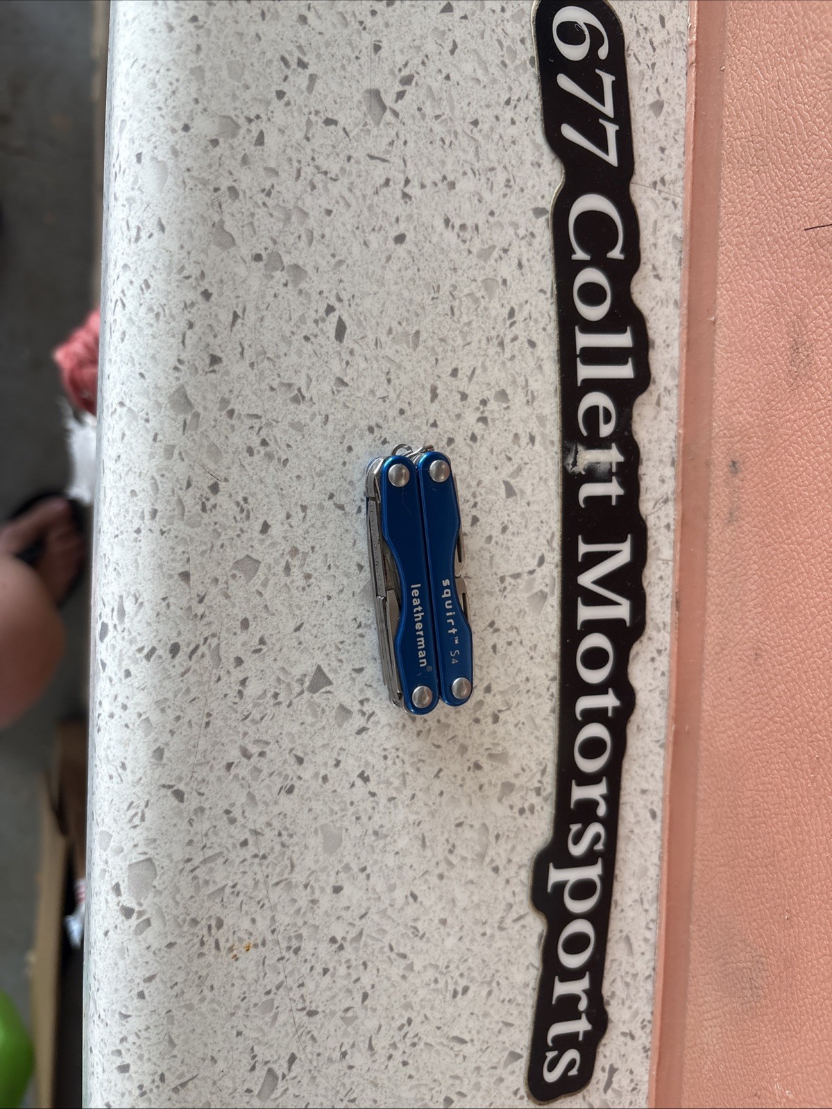LEATHERMAN SQUIRT P4 MINI MULTI PLIERS TOOL W/ KNIFE BLUE