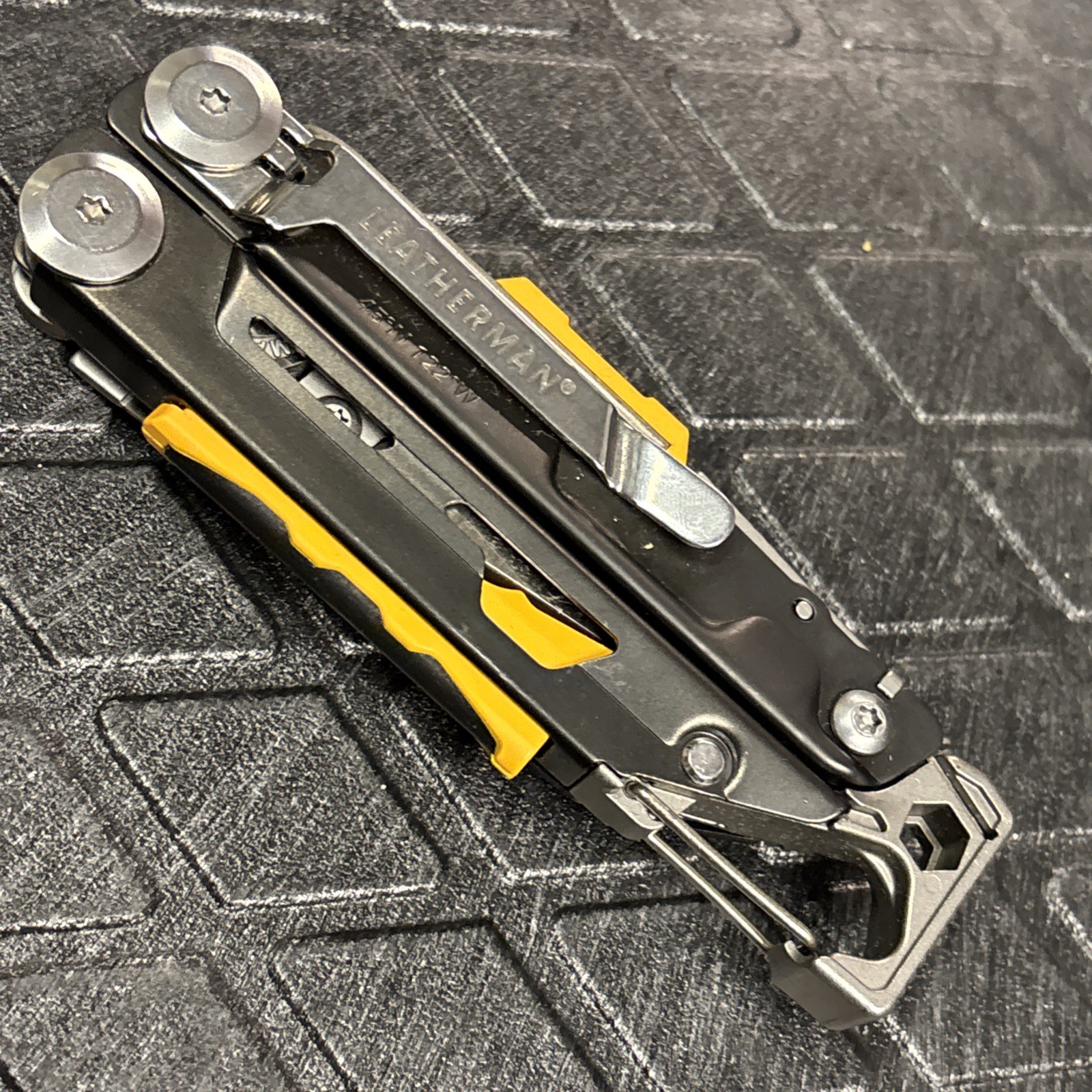 LEATHERMAN Signal Multi-Tool! Excellent!
