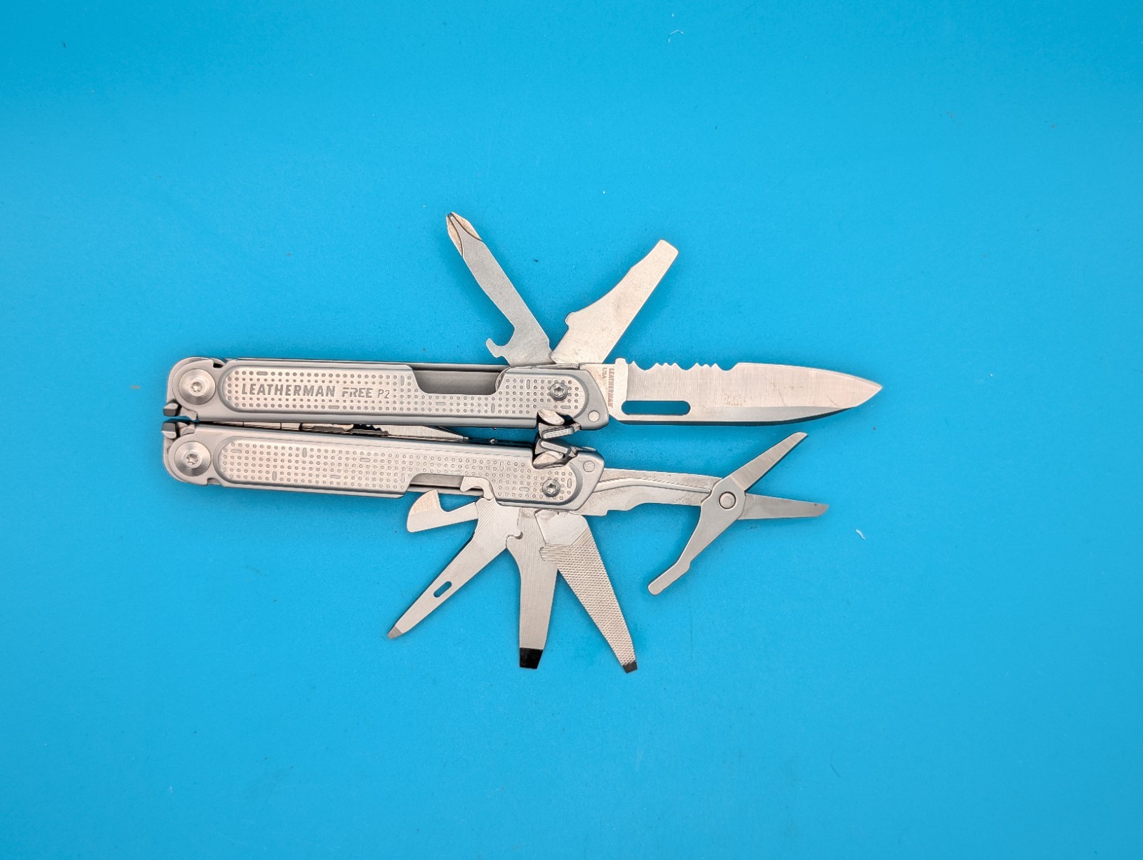 Leatherman FREE P2 Stainless Multi-Tool! WITH SHEATH!