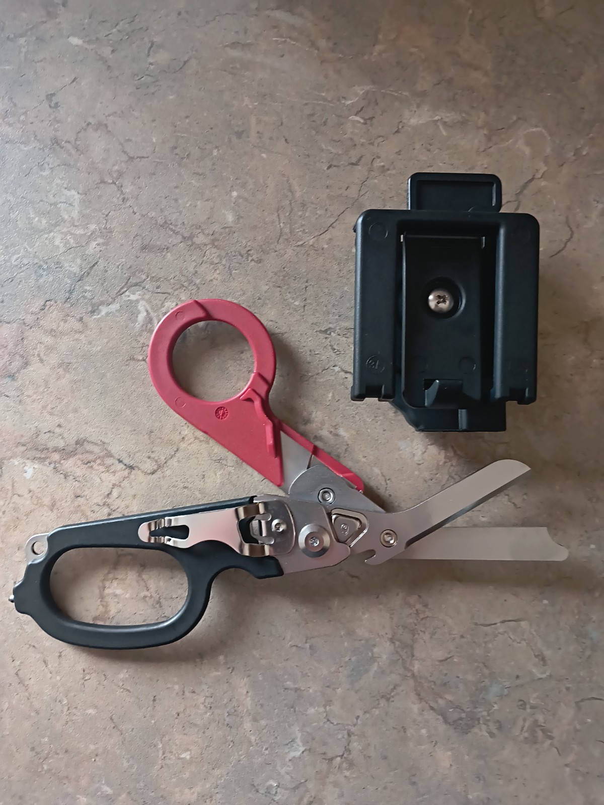 6 In 1 Trauma Shears Multi Tool Compared To Raptor Black/Red Carry Case
