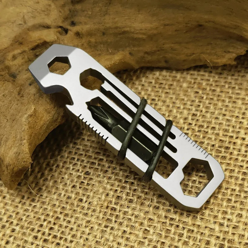 Outdoor EDC Gadget, Keychain Pendant Multi-Functional Combination, Mini Crowbar,