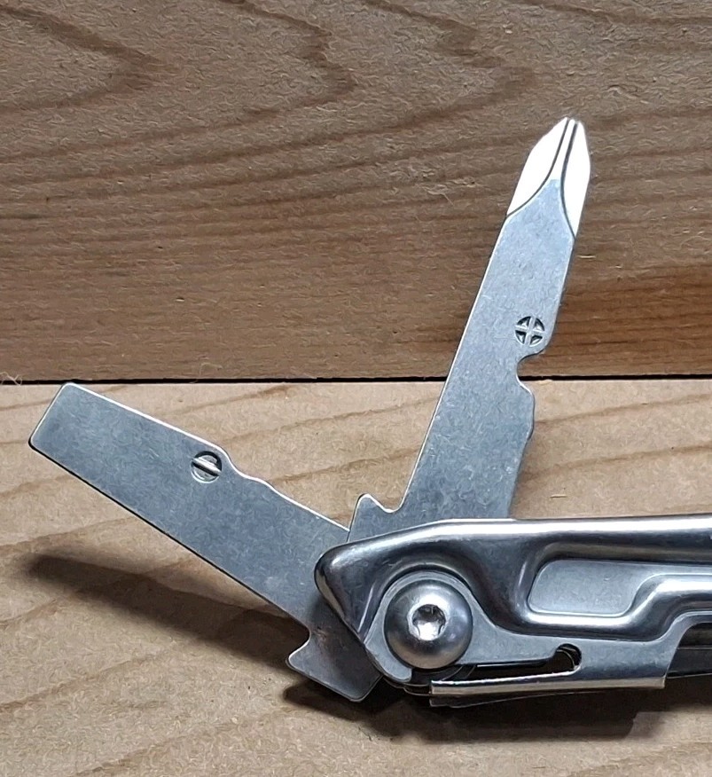LEATHERMAN BOLSTER MULTI-TOOL EXCELLENT CONDITION SEE PICTURES FOR MORE DETAILS