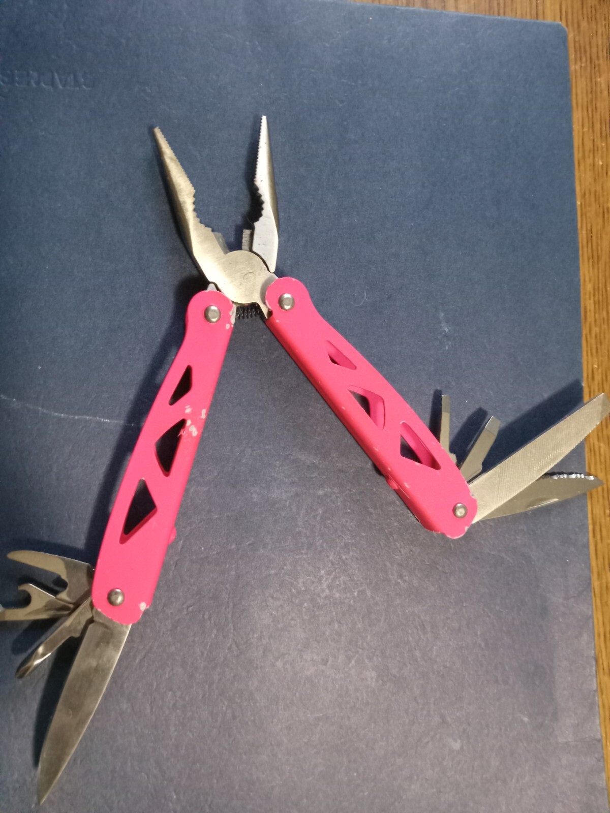 Pink 19-in-1, Multi Tool with pliers, knives, screwdrivers, bottle opener, etc