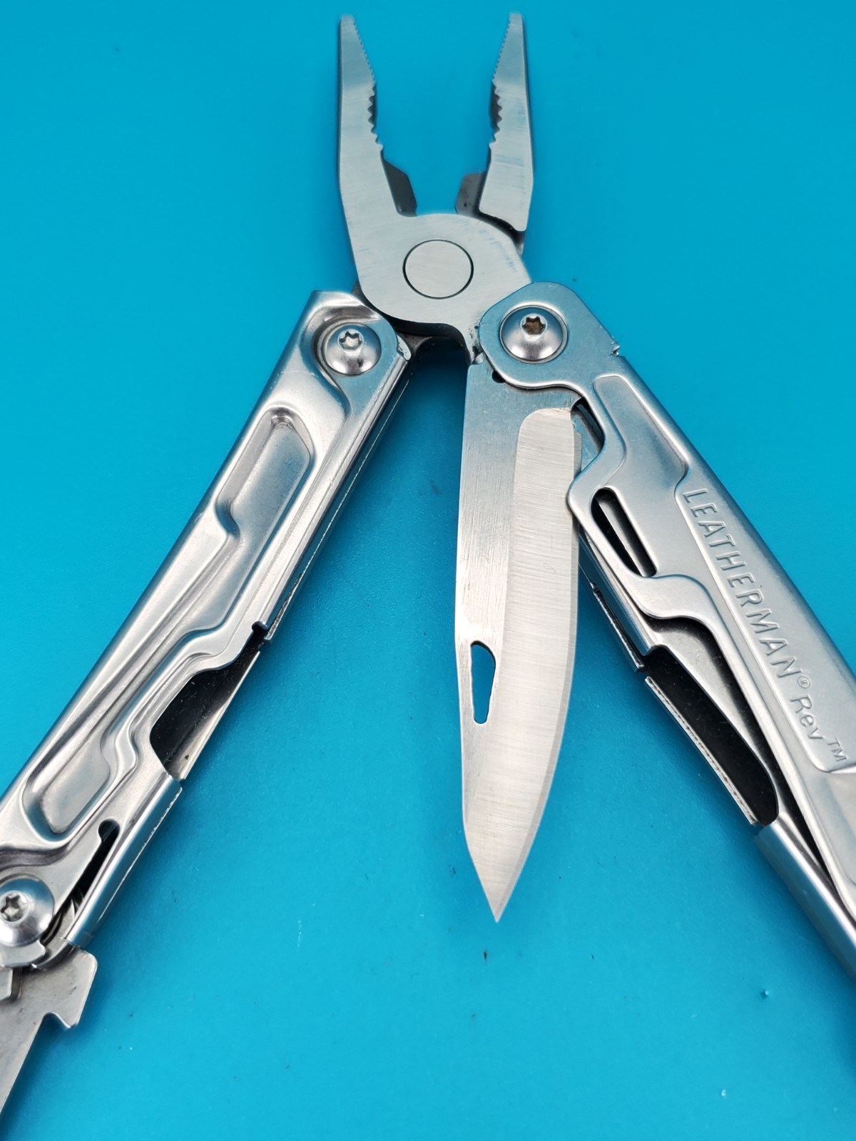 Leatherman Rev 3.8″ Multi-Tool, Stainless! *LOCAL 32*