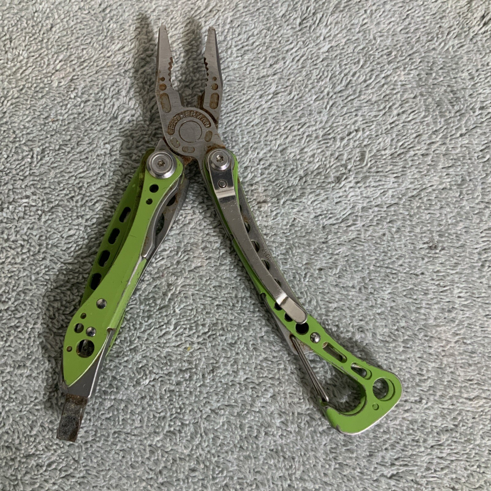 Retired Leatherman “Skeletool Lime Green” Stainless Steel Multi Tool Rust – J11