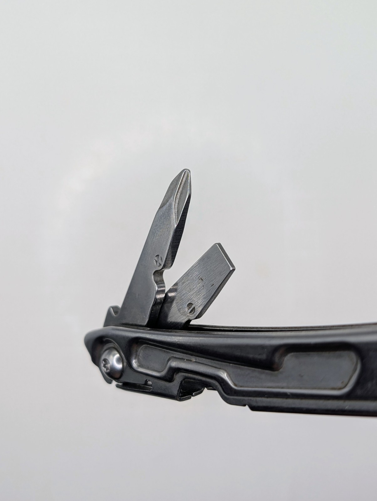 Leatherman Rev 14-In-1 Stainless Steel EDC Straight Blade Multitool & Pliers