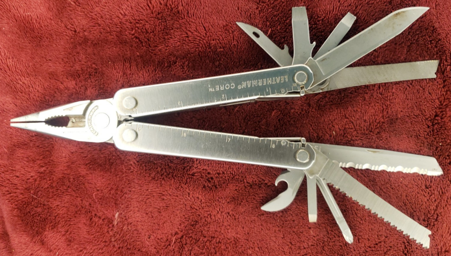 🔪 Leatherman Core Multi Tool