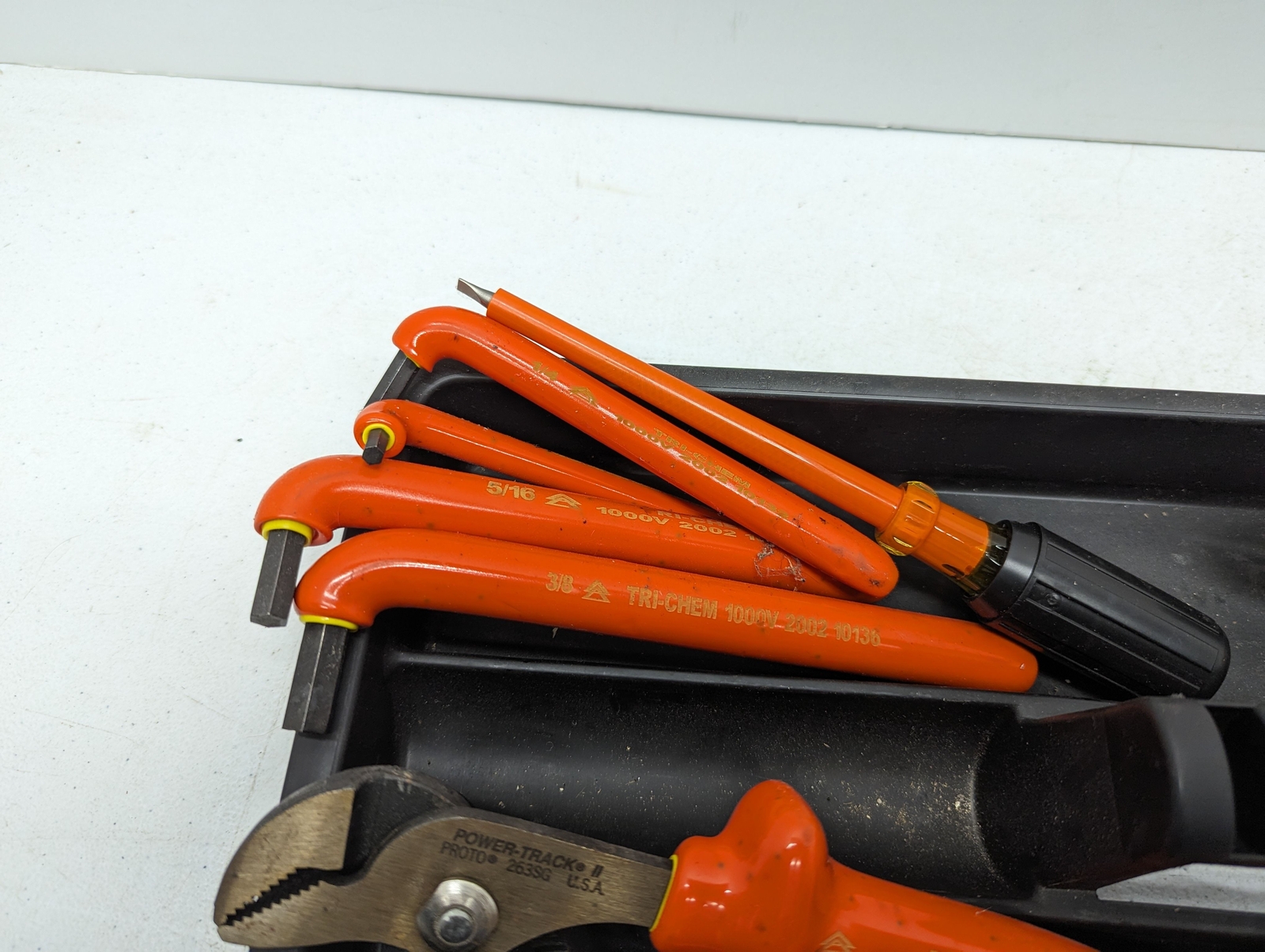 TRI-CHEM Insulated Tool Kits Tool Pliers Screwdrivers Rubber Gloves OB405-1