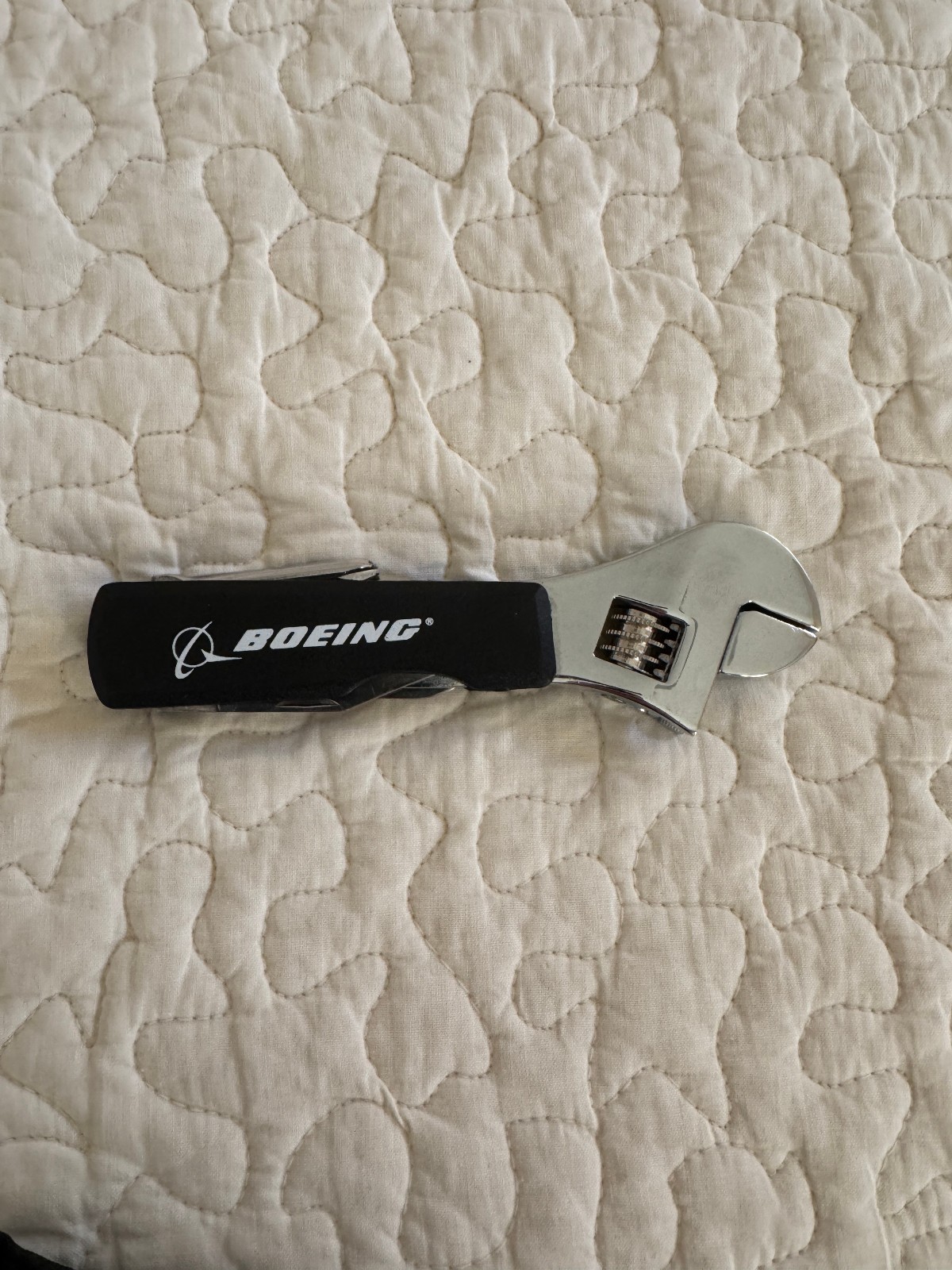 boeing multitool with case crescent wrench knife, screwdrivers new airplane
