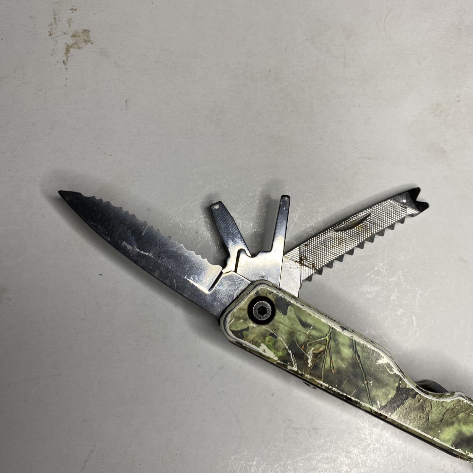 MOSSY OAK 13-1 Multi-tool – Multi Function Pliers – Folding Tool Camouflage