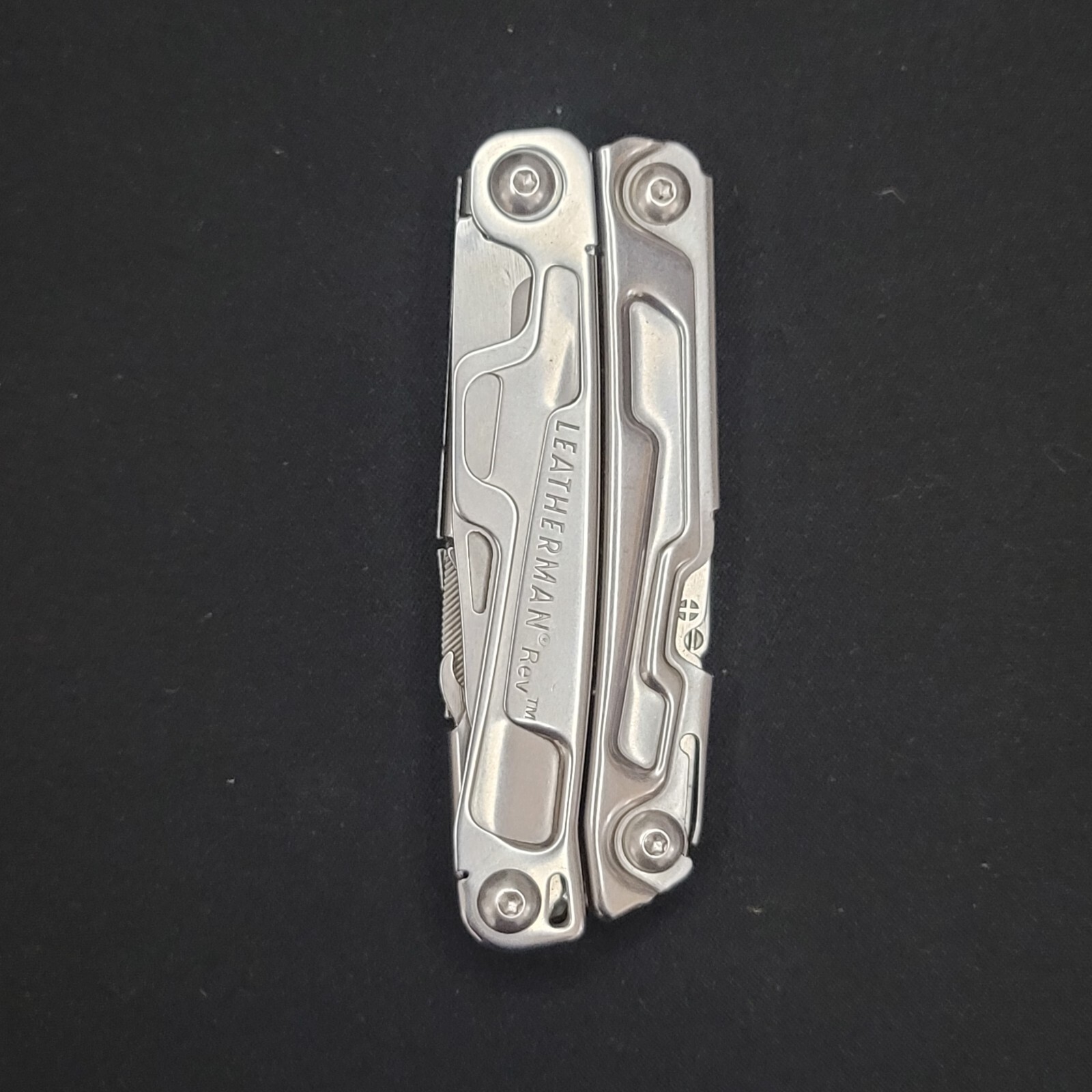 Leatherman Rev 3.8″ Stainless Steel Multi-Tool W/Carry Clip Very Nice USED Tool