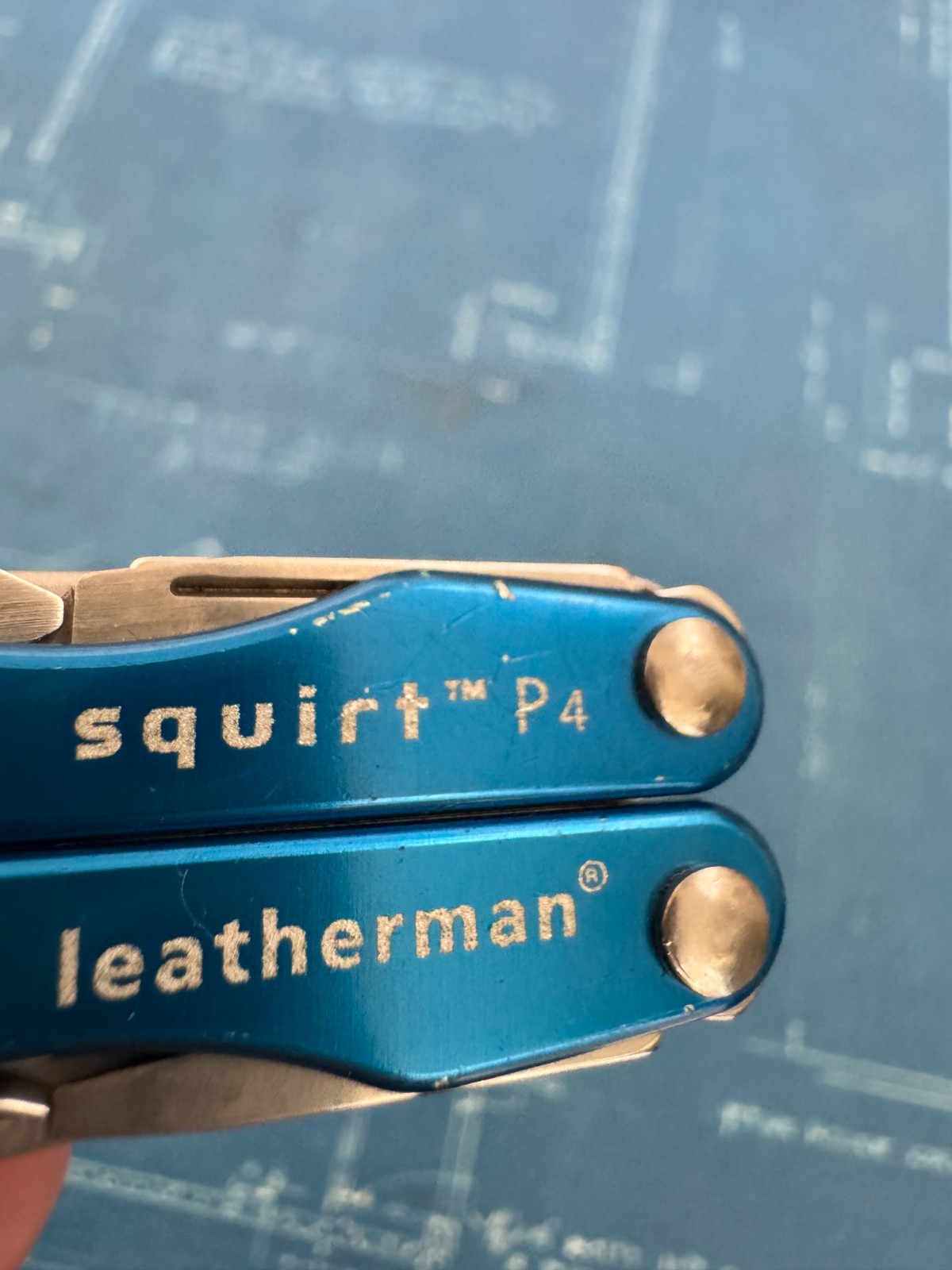 LEATHERMAN SQUIRT P4 TOOL POCKET BLUE MULTI KEY CHAIN