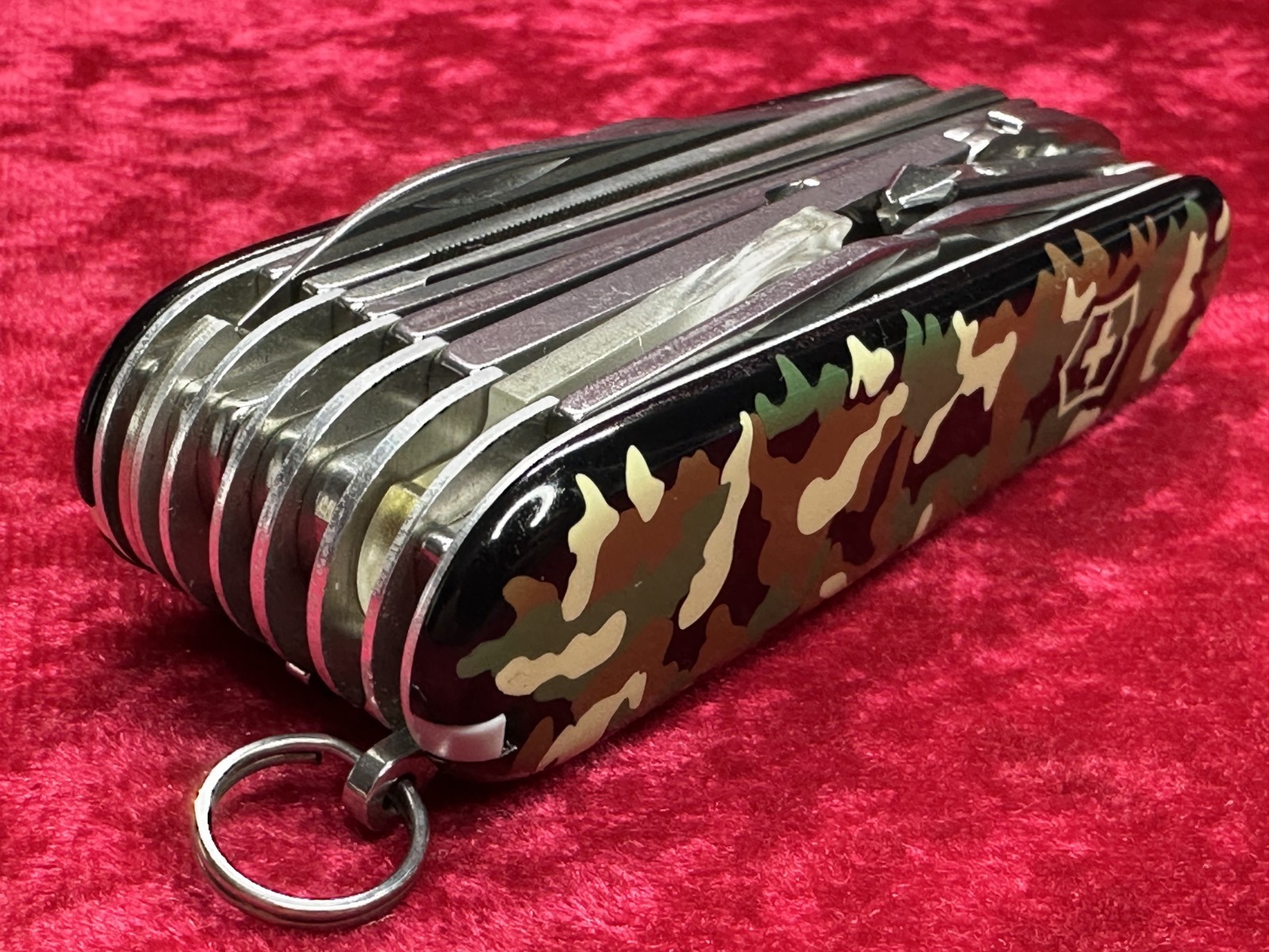 Victorinox SwissChamp Green Camo Swiss Army Knife 91mm 21 Tool 8 Layer (675)