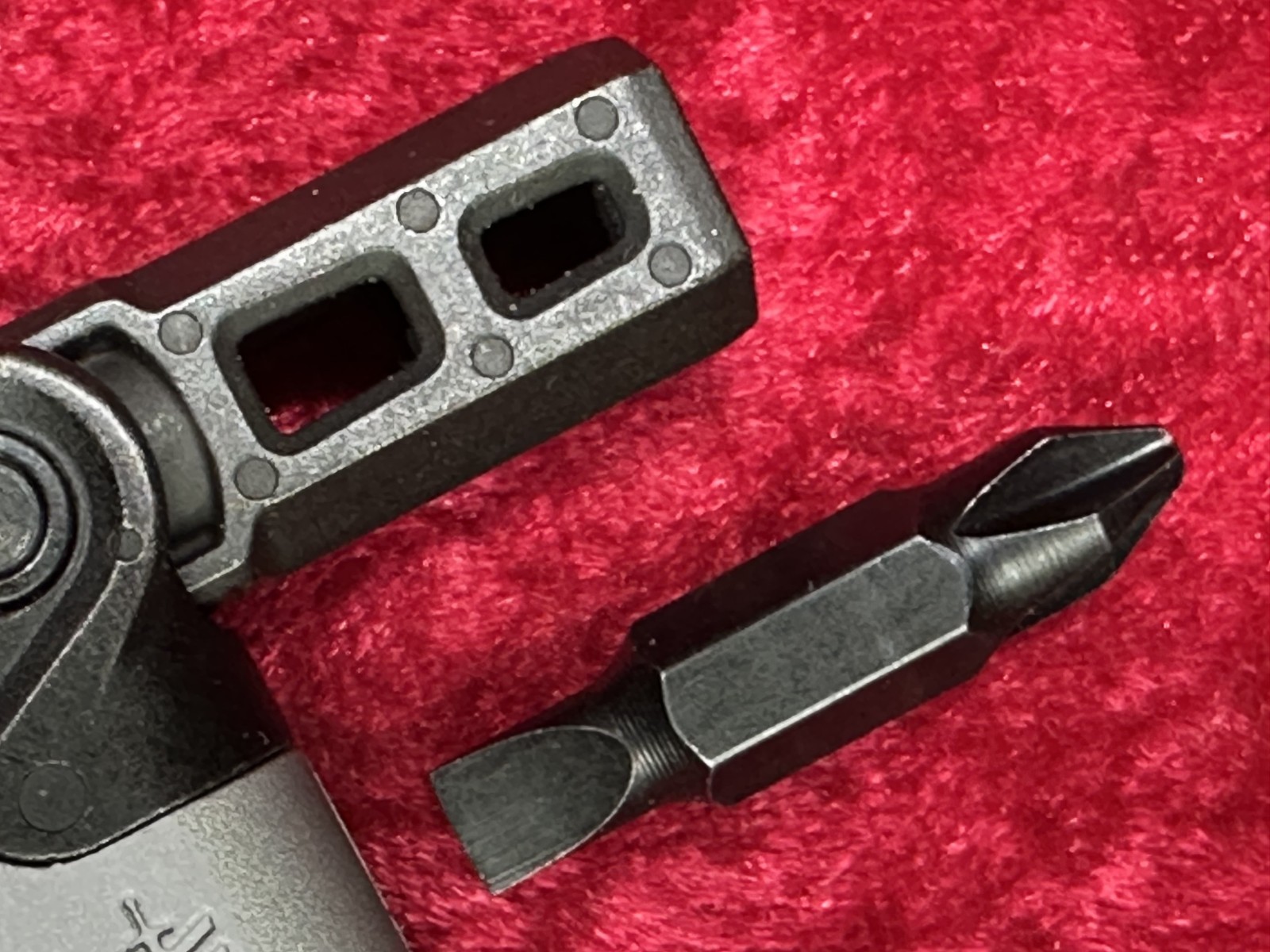 Gerber Lockdown Drive Aluminum Handle Pocket Multi-Tool 7-in-1 w/Pocket Clip(668