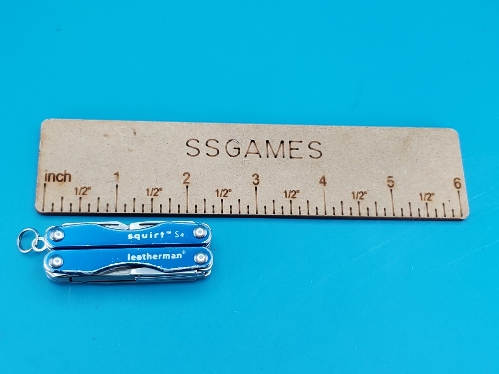 Leatherman “Squirt S4” Stainless Steel Multi Tool! BLUE!