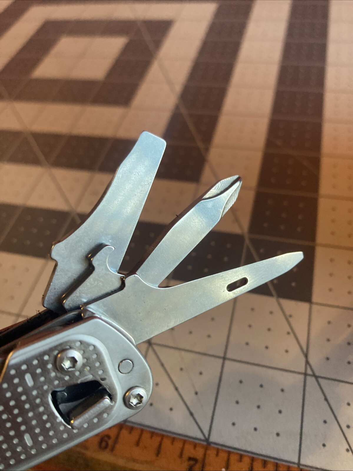Leatherman FREE T2 Multi-Tool Pocket Knife USA