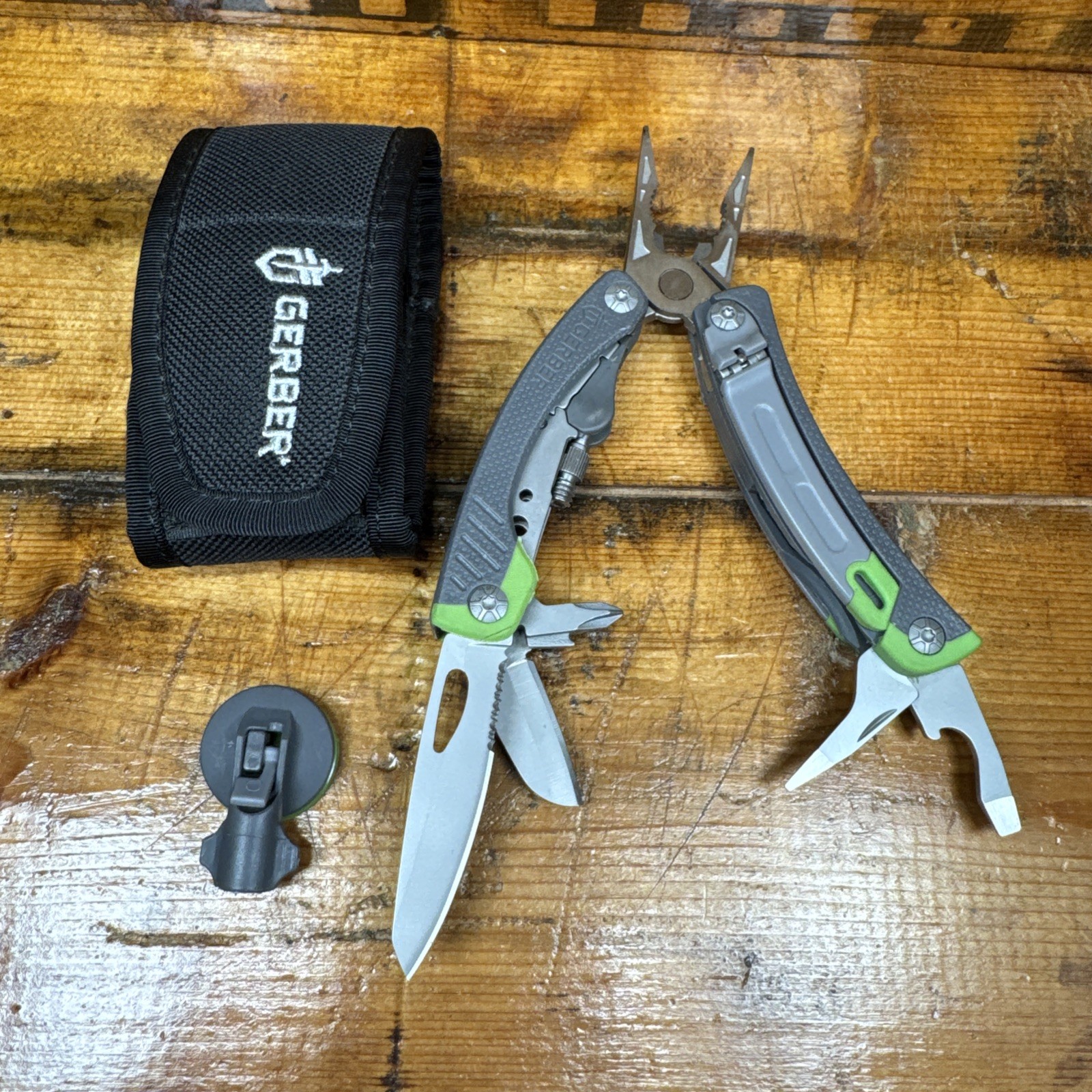 Gerber Steady MultiTool Pliers Knife Tools w/ Tripod for Smartphone Camera RARE