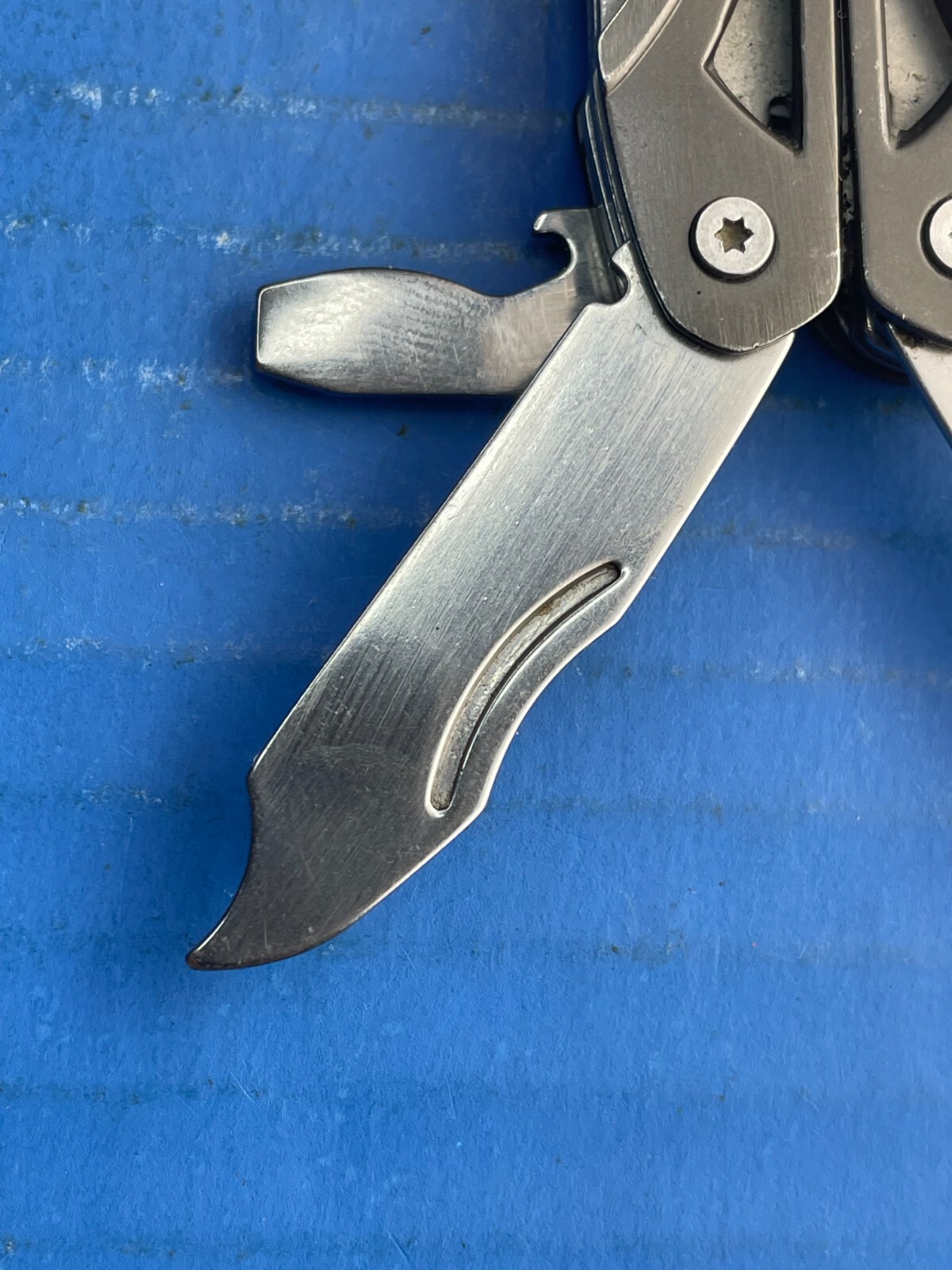 Gerber Clutch Multi-Tool Knife – Nail File – Pliers – Screwdrivers- Tweezer