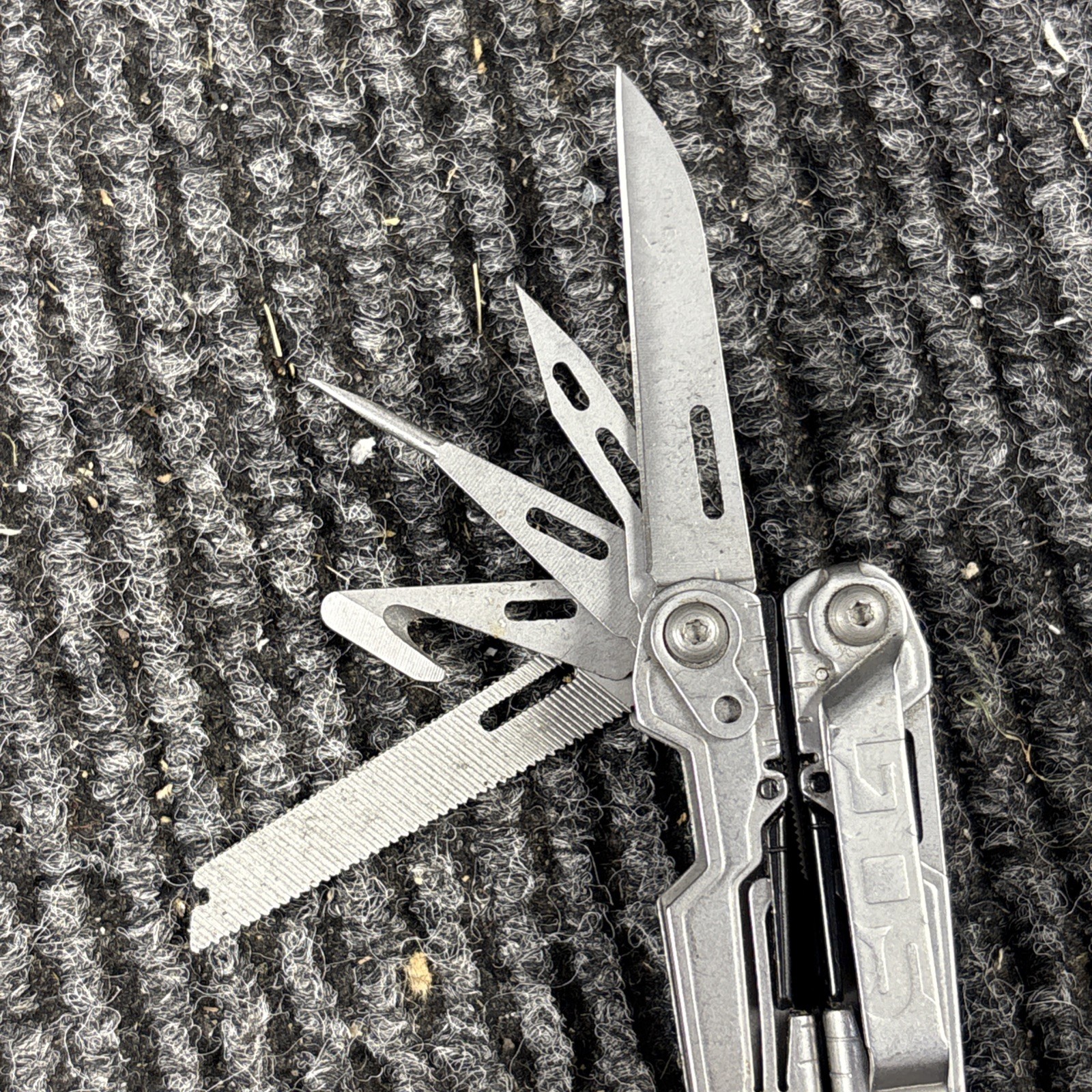 SOG POWER PINT MULTI TOOL PLIERS KNIFE SMALL (406)