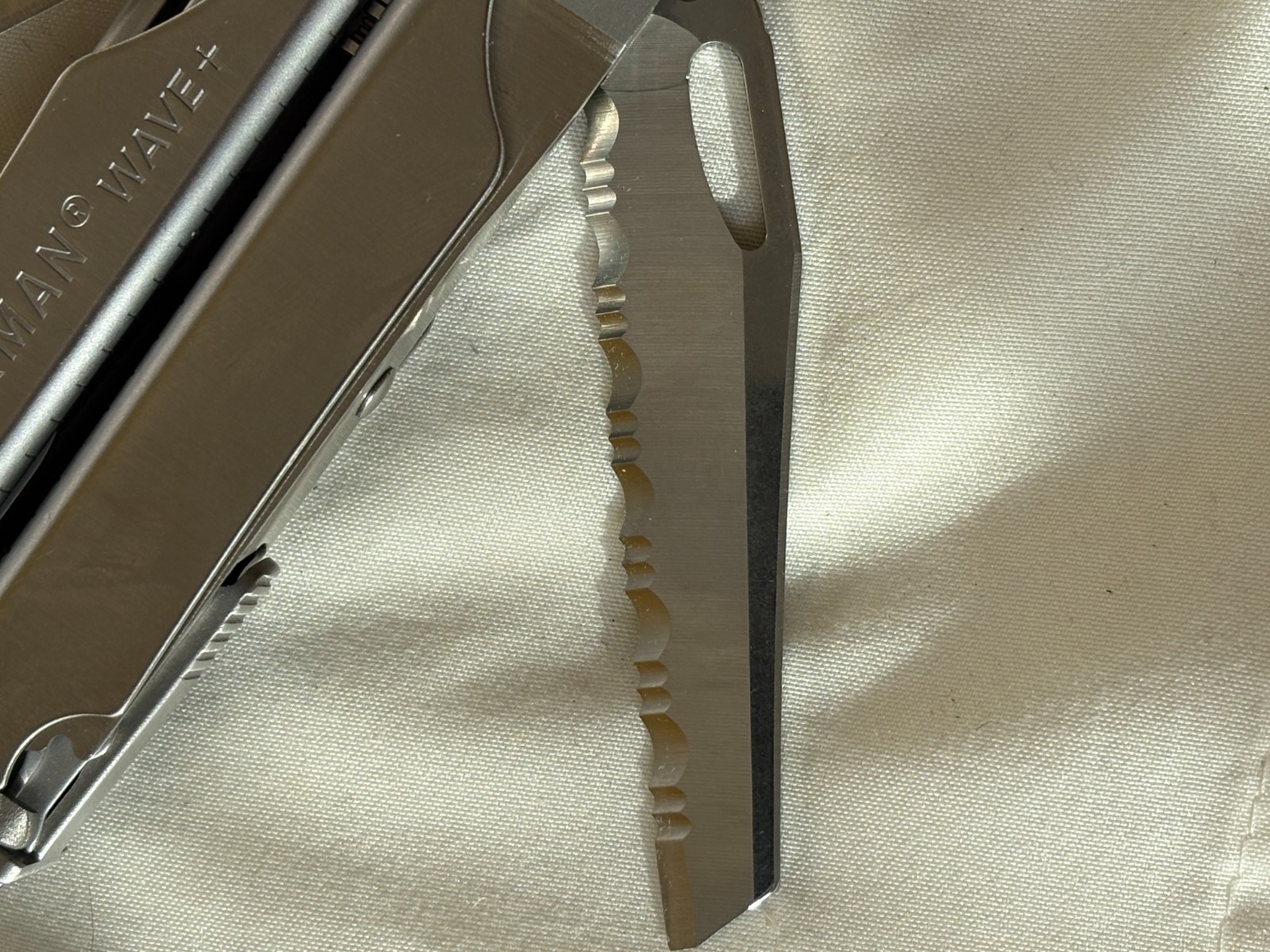 Leatherman Wave Multi-Tool Pliers Pocket Knife w/ Sheath, mint