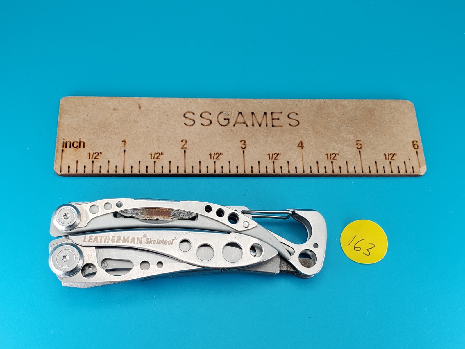LEATHERMAN Skeletool Multi Tool – Combo Edge Blade Knife Pliers Carabiner!!!