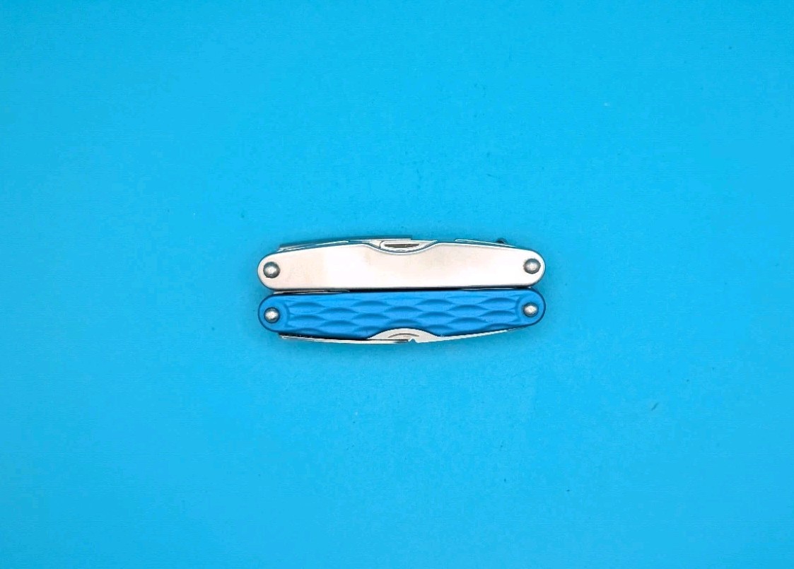 Leatherman Juice CS4 Multi Tool! Retired! COLUMBIA BLUE!