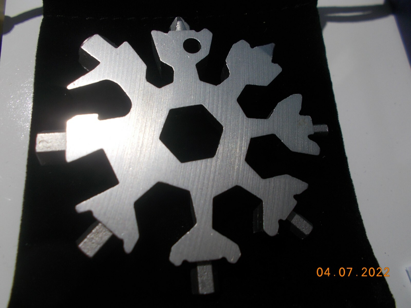 New Keyring EDC Snowflake 19-in-1 Multitool w/Description, Pouch, Box, Carabiner