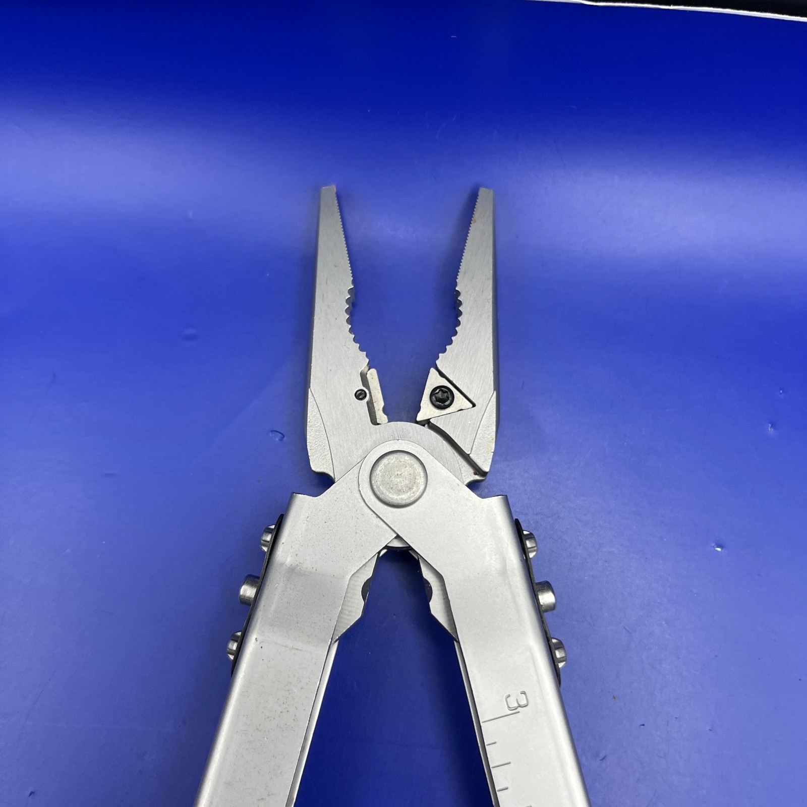 Gerber MP600 Multi-Tool Needle Nose Pliers Carbide Cutters w/ Sheath