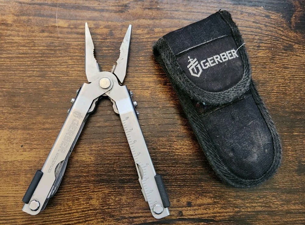 Gerber MP600 Multi-Tool Multi-Plier Needle Nose Silver w/ Sheath – Great W9