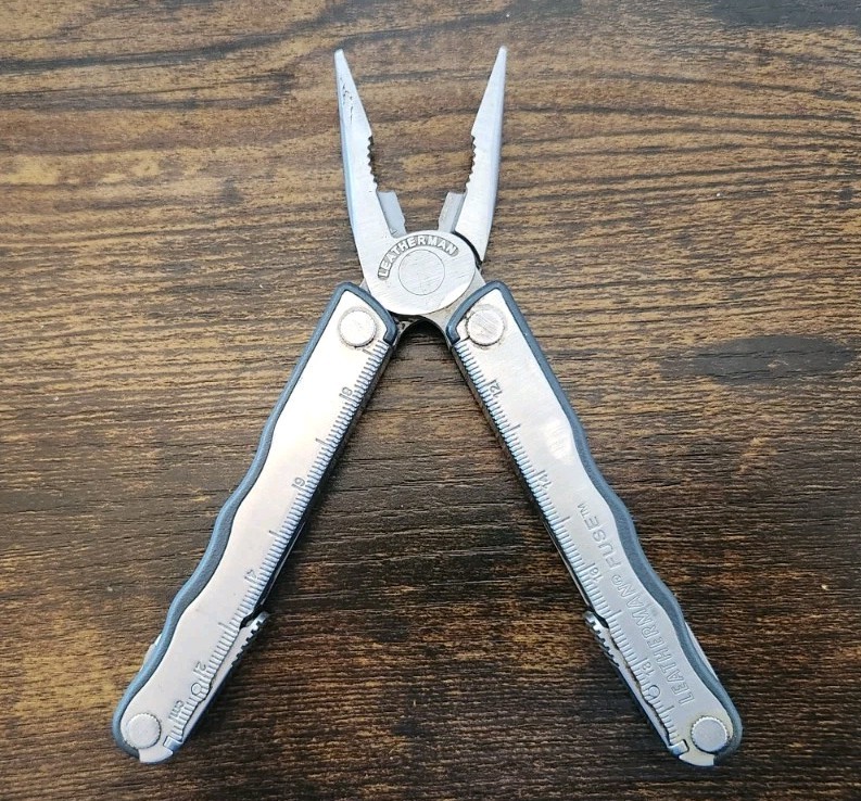 Leatherman Fuse Multi Tool Stainless, USA w/ Plier and Scissors – Great X18