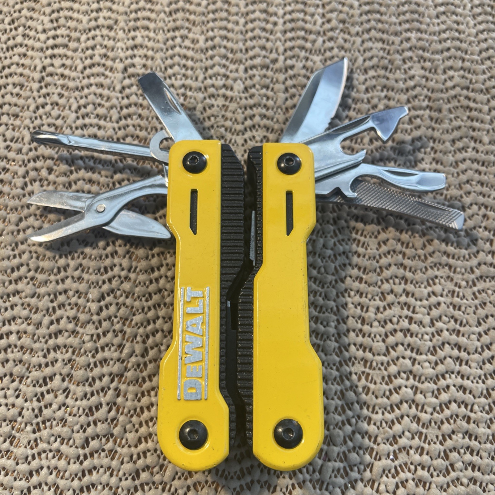 DeWalt 16-in-1 Multi-Tool W/Pliers/Knife/Screwdrivers/Openers/Liner Lock Blade