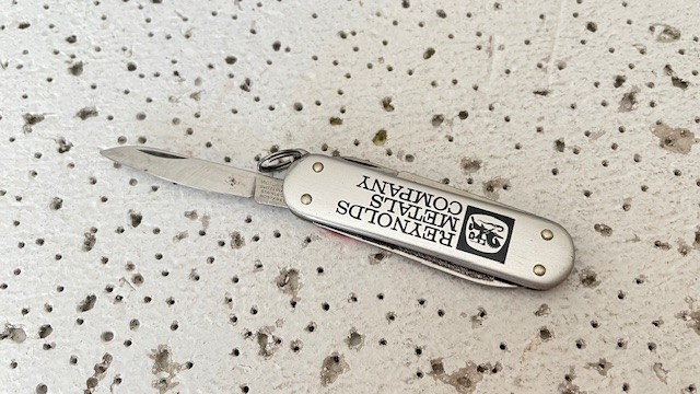 Victorinox Classic SD Smooth Scales Alox Silver Multi Tool Rostfrei REYNOLDS